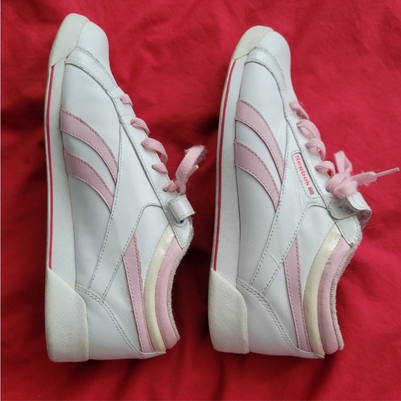 Vintage Reebok Velcro Pink and White
Low top - Picture 2 of 8